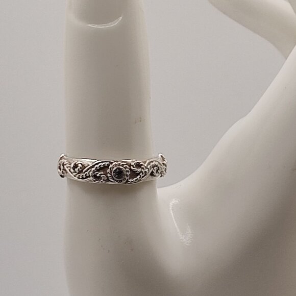 Cutest little braided silver ring, Size 7 1/2 - Picture 4 of 11